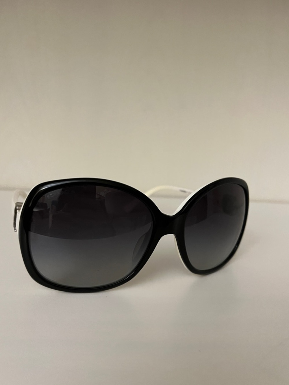 CHANEL Black and White Oversized Gradient Lens Sunglasses - Picture 5 of 16